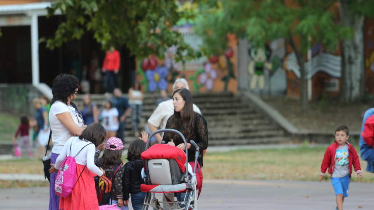 El Ayuntamiento fomenta el traslado a pie a los colegios.