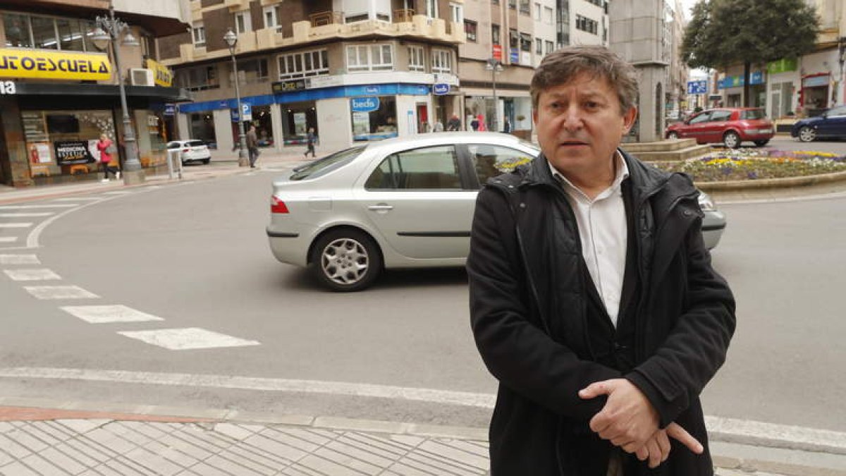Samuel Folgueral, en el centro de Ponferrada. L. DE LA MATA