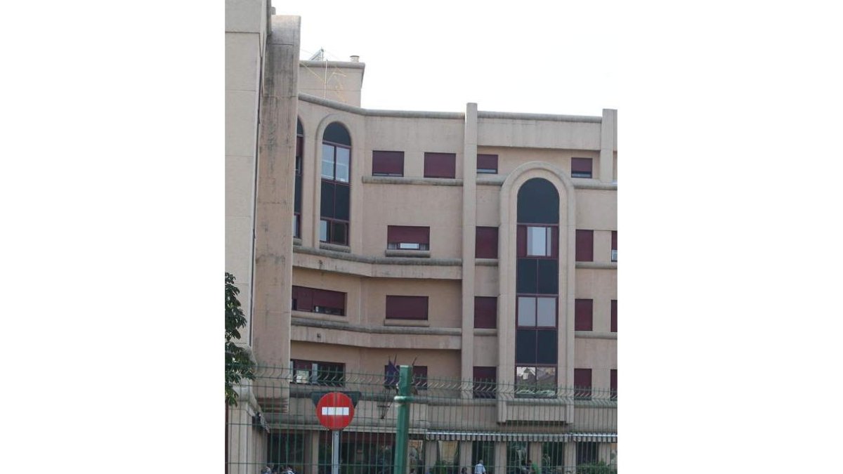Imagen reciente de la residencia de Flores del Sil. L. DE LA MATA