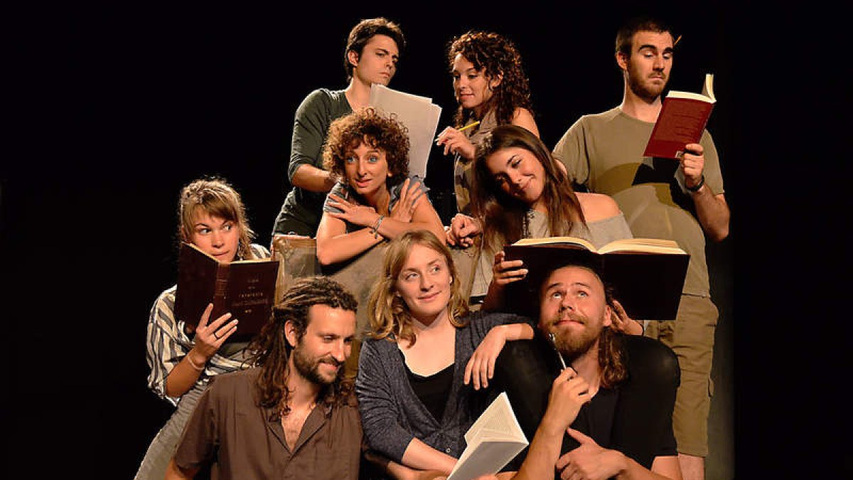 Los integrantes de la compañía Escena Erasmus, de la Universidad de Valencia.