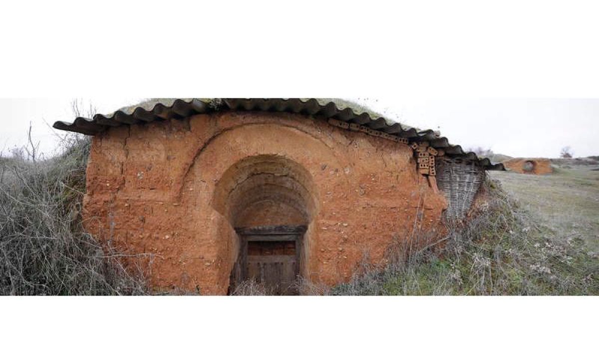 Situado a escasos kilómetros de la capital leonesa, el municipio de Valverde de la Virgen se ha convertido en un referente en lo que a servicios, ocio y turismo se refiere. Recibe a diario a cientos de peregrinos que caminan rumbo a Santiago. Su gran recl