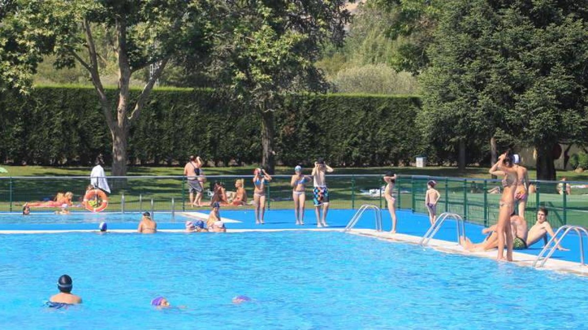 Las piscinas públicas estarán abiertas hasta agosto.