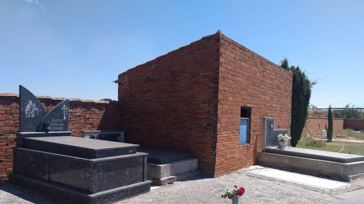 La ARMH quiere realizar los sondeos en la zona donde no hay lápidas con tumbas. DL