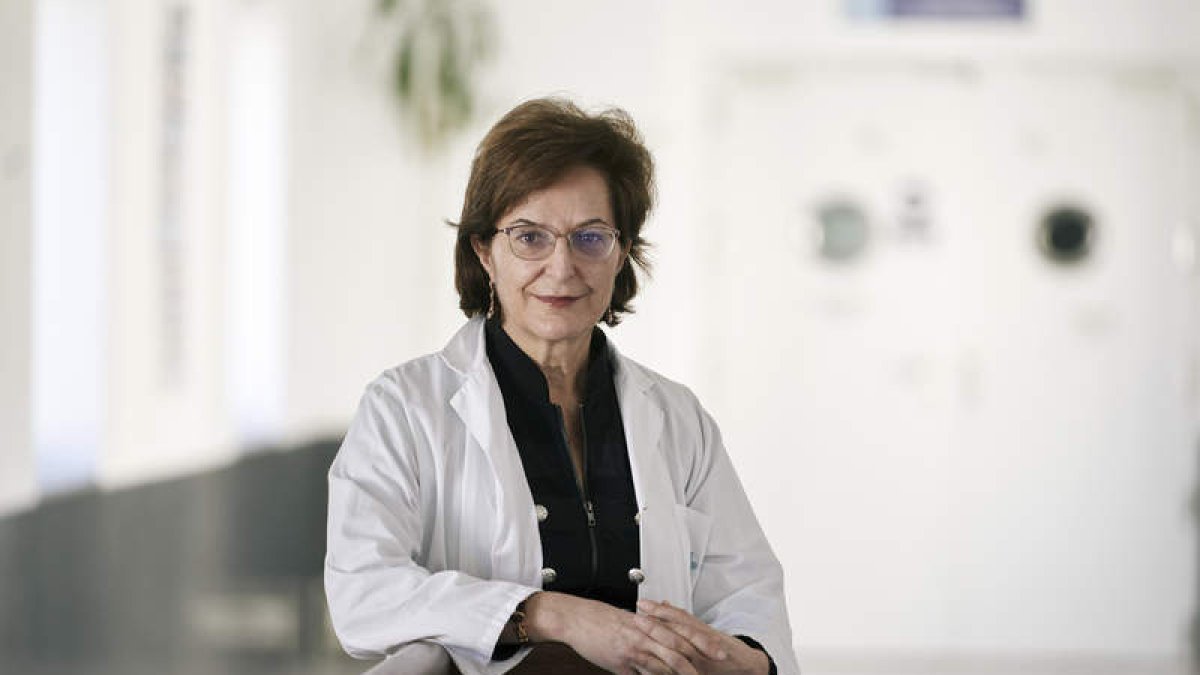 Ana Belén Caminero, en el Hospital de Ávila. RAÚL SANCHIDRIÁN