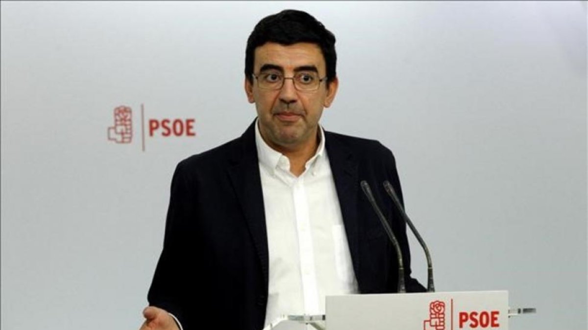 Mario Jiménez comparece tras la reunión de la gestora del PSOE.