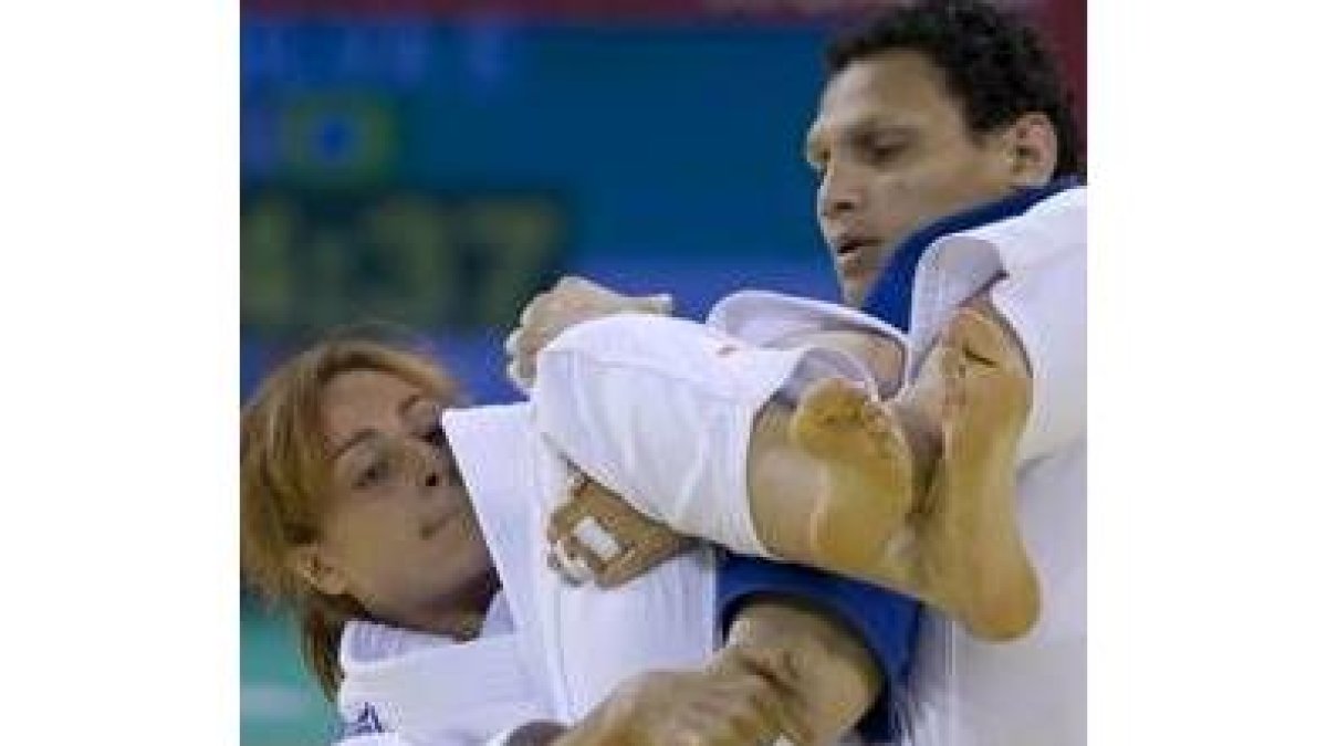Esther San Miguel ante la brasileña Edinanci Silva