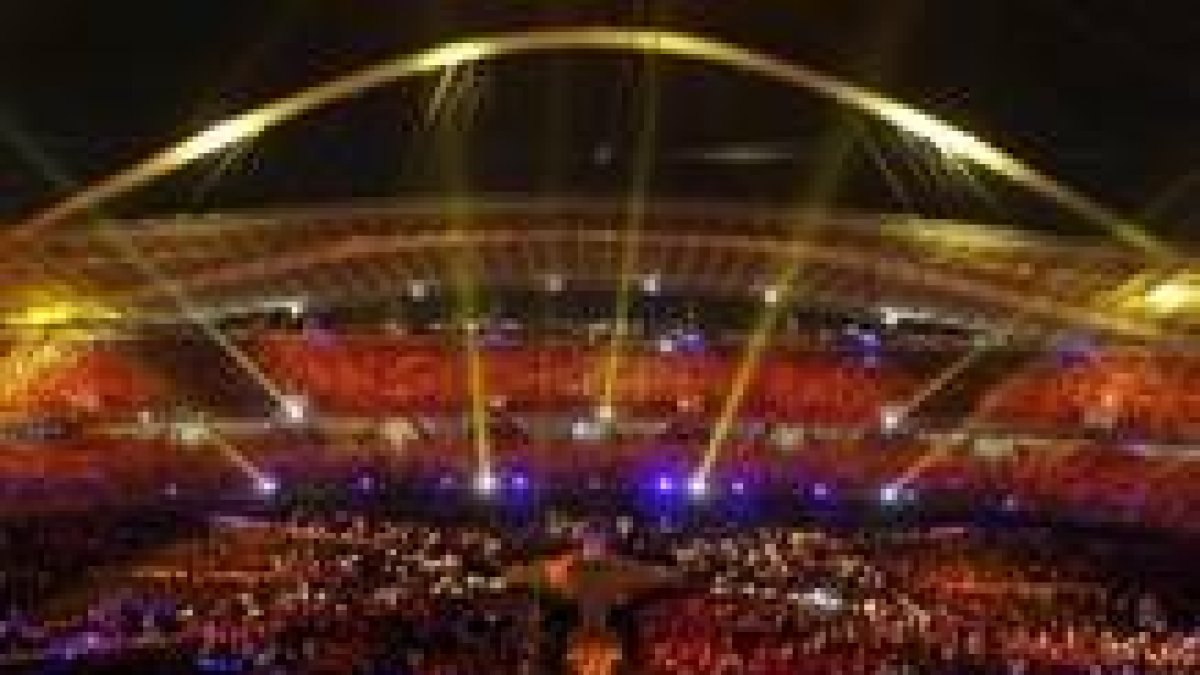 Un momento de la ceremonia de clausura, que se celebró anoche en el estadio olímpico de Atenas