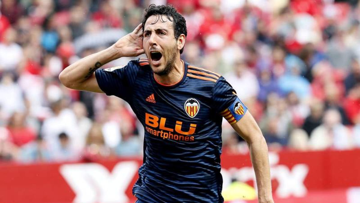 Parejo celebra el gol del triunfo ante el Sevilla. VIDAL
