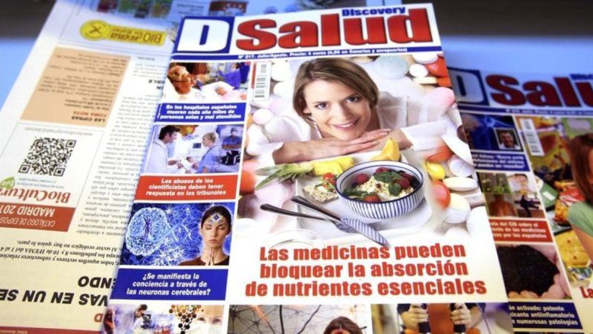 Ejemplar de la revista DSalud, que recoge algunas de las teorías que lanzan los defensores de las pseudoterapias.
