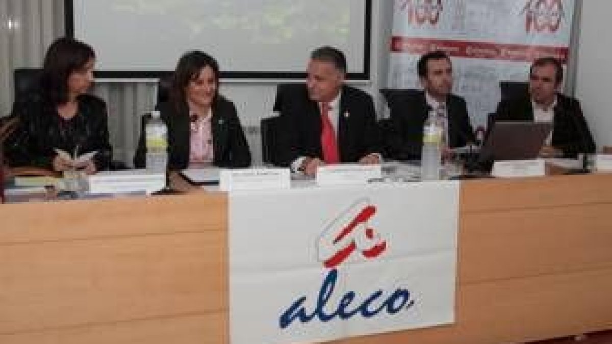 Los responsables de Aleco, ayer, en el inicio del Foro de Comercio