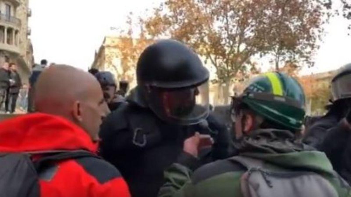Captura del vídeo del Mosso y el CDR.