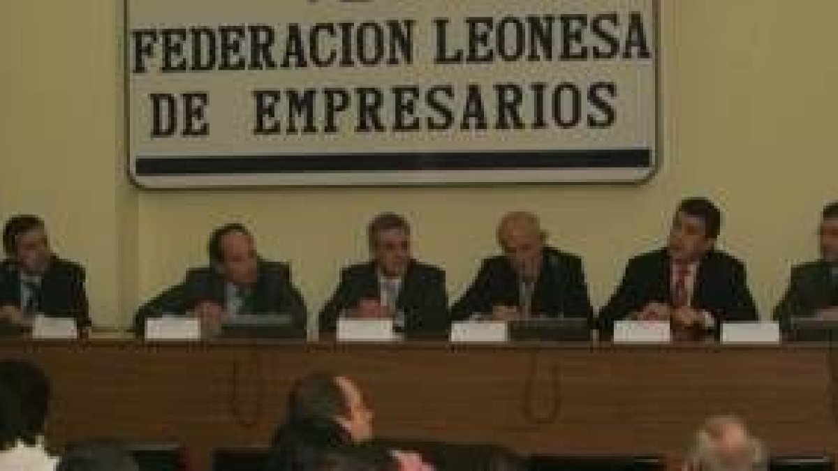 Los economistas compartieron ayer mesa con políticos y empresarios