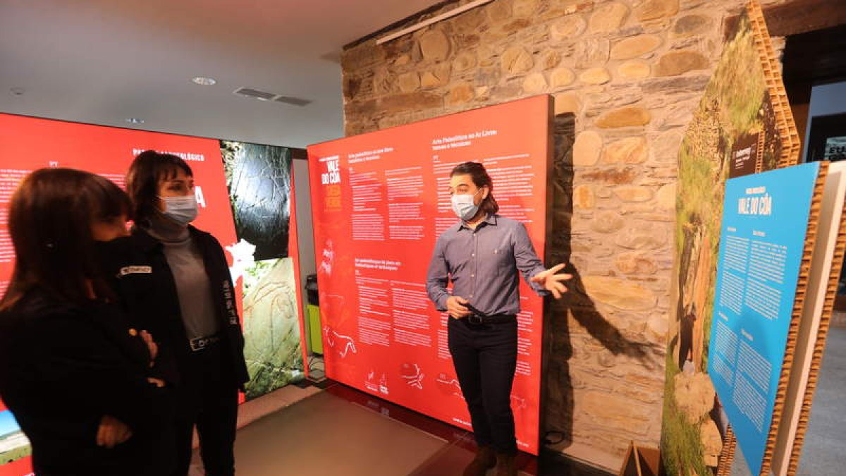 Inauguración de la exposición, ayer en el Marca. ANA F. BARREDO