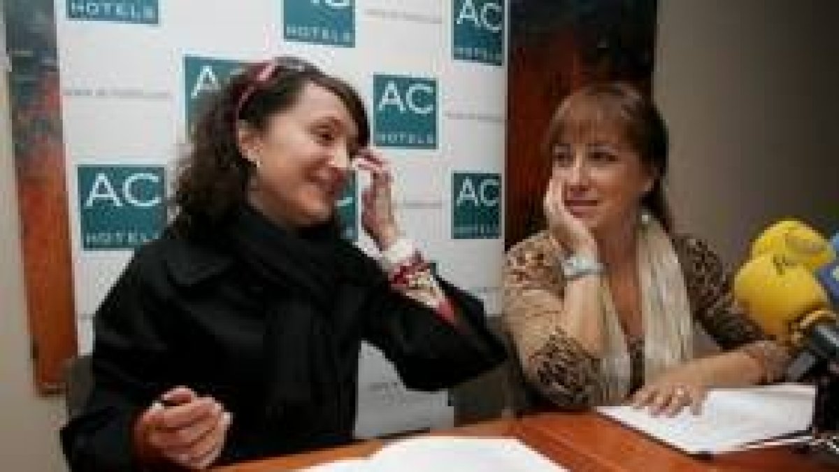 Susana Téllez y María José Cordero, durante la presentación del Festival Internacional de Guitarra