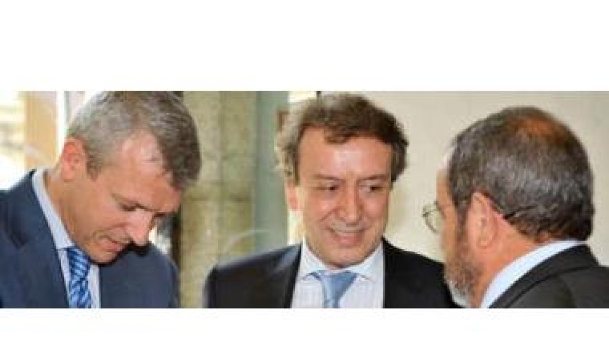 De Santiago-Juárez, junto a Alfonso Rueda Valenzuela, conselleiro de Xunta de Galicia