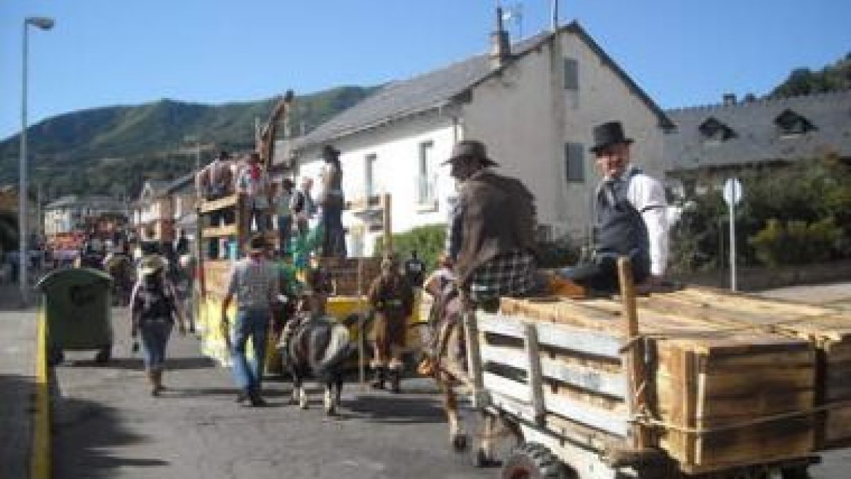 La carroza «El oeste está en Laciana» fue la ganadora del concurso.