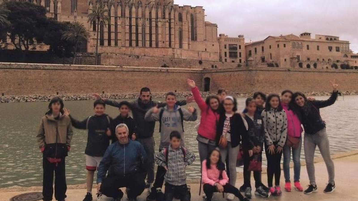Los alumnos del CRA de Babia, junto a su profesor, viajaron a Mallorca de intercambio. DL
