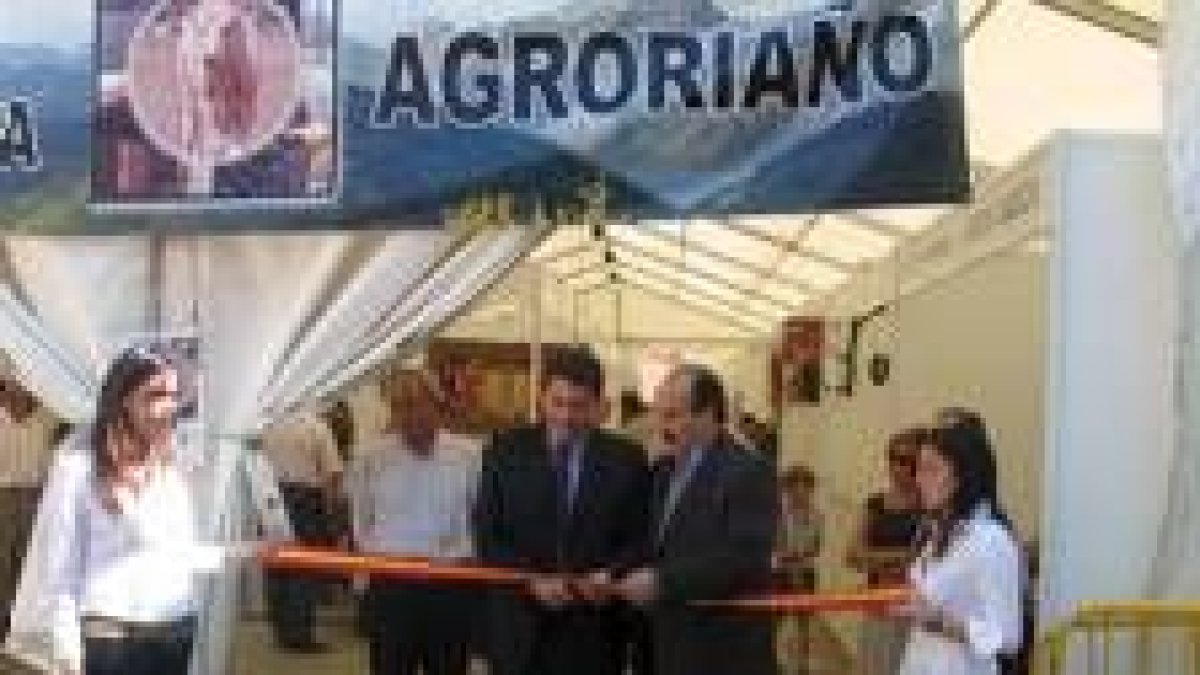 El recinto ferial acogió una gran variedad de productos agroalimentarios de la montaña oriental