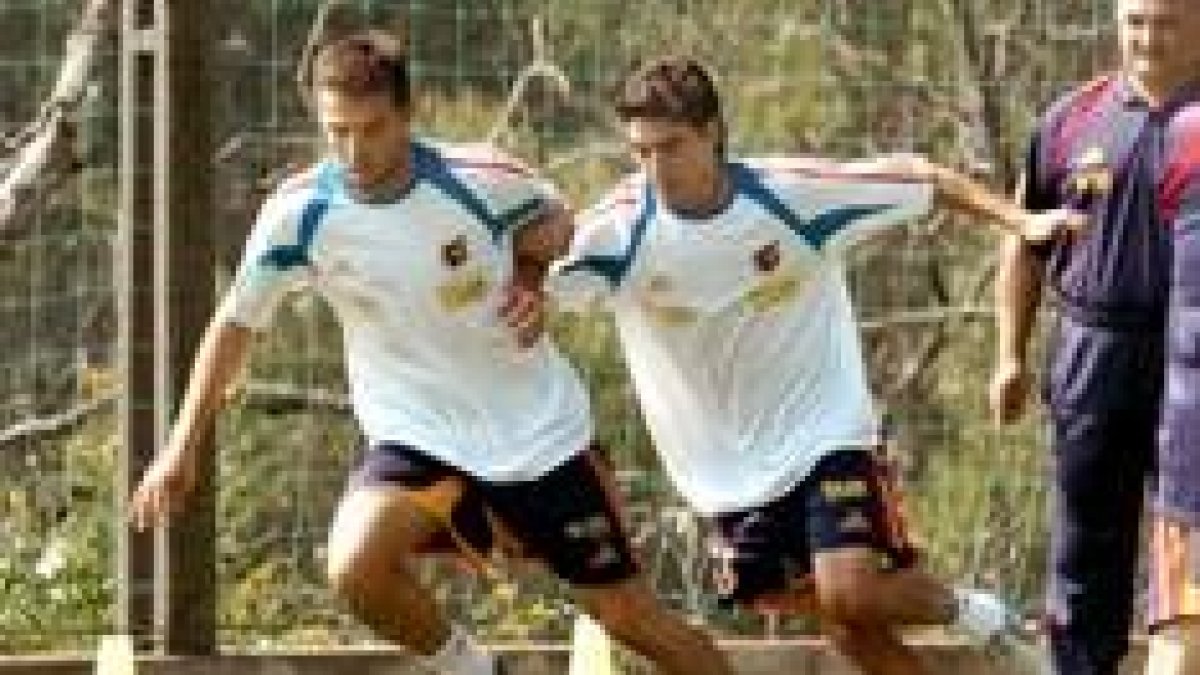 Vicente, a la derecha, ya está recuperado y podrá debutar el sábado en la Eurocopa ante los rusos