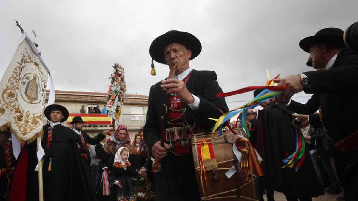 Romería de la Virgen de los Remedios en Luyego de Somoza. JESÚS F. SALVADORES