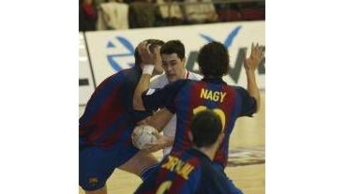 El Ademar se vio las caras con el Barça en la Copa Asobal, ahora repite