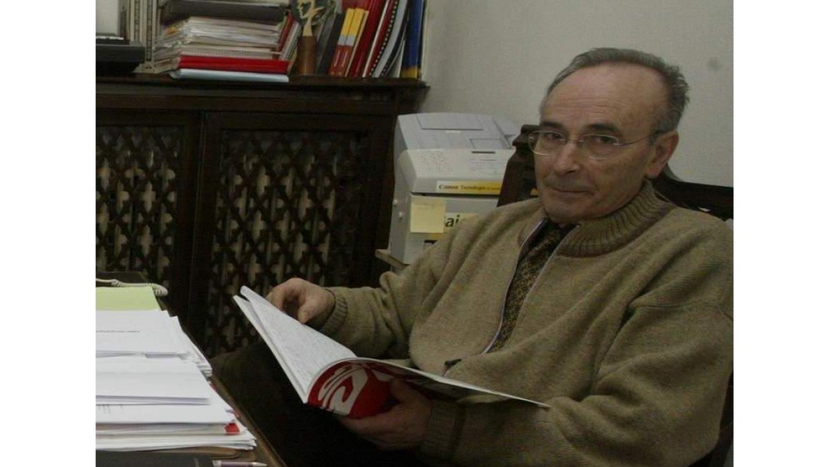 Luis Flórez en su última etapa como delegado diocesano de Cáritas. RAMIRO