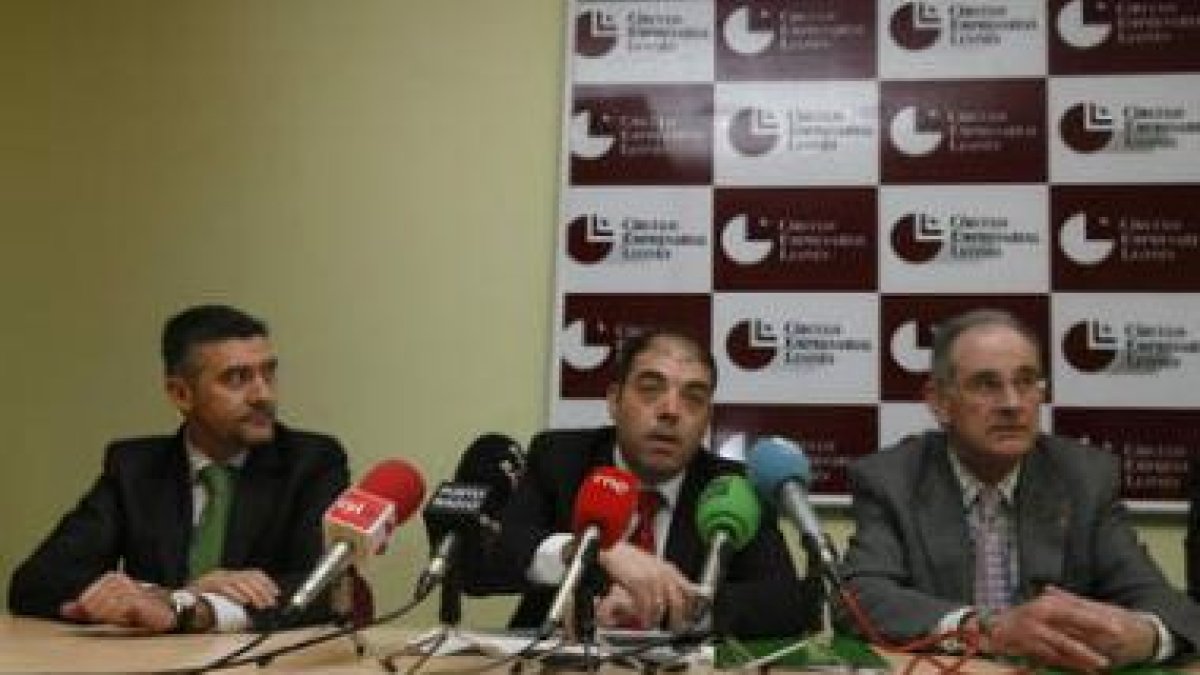 Aurelio Rubio, Lorenzo Amor y Emilio de la Puente, ayer en el CEL.