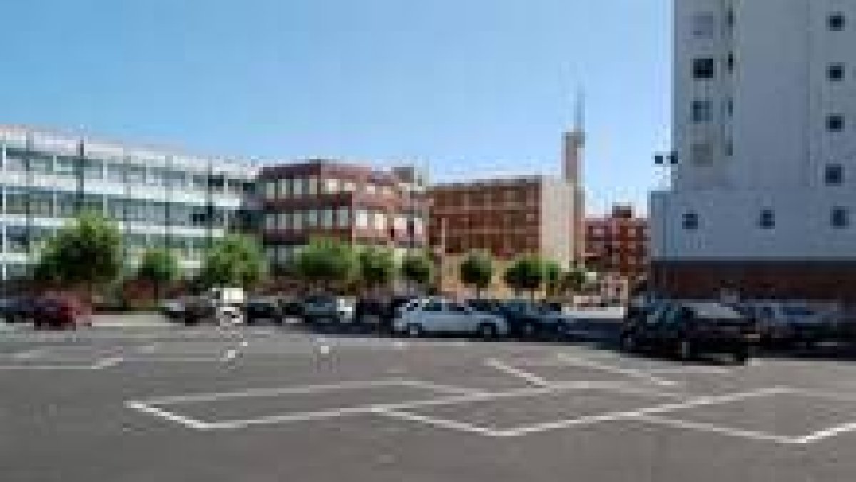 Estado que presenta el aparcamiento de la calle Azorín, con capacidad para 80 plazas
