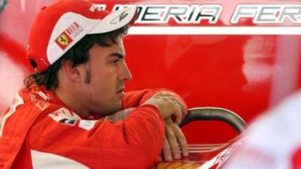 Alonso, pensativo, ha logrado después del GP de Corea dar un paso definitivo hacia el título.