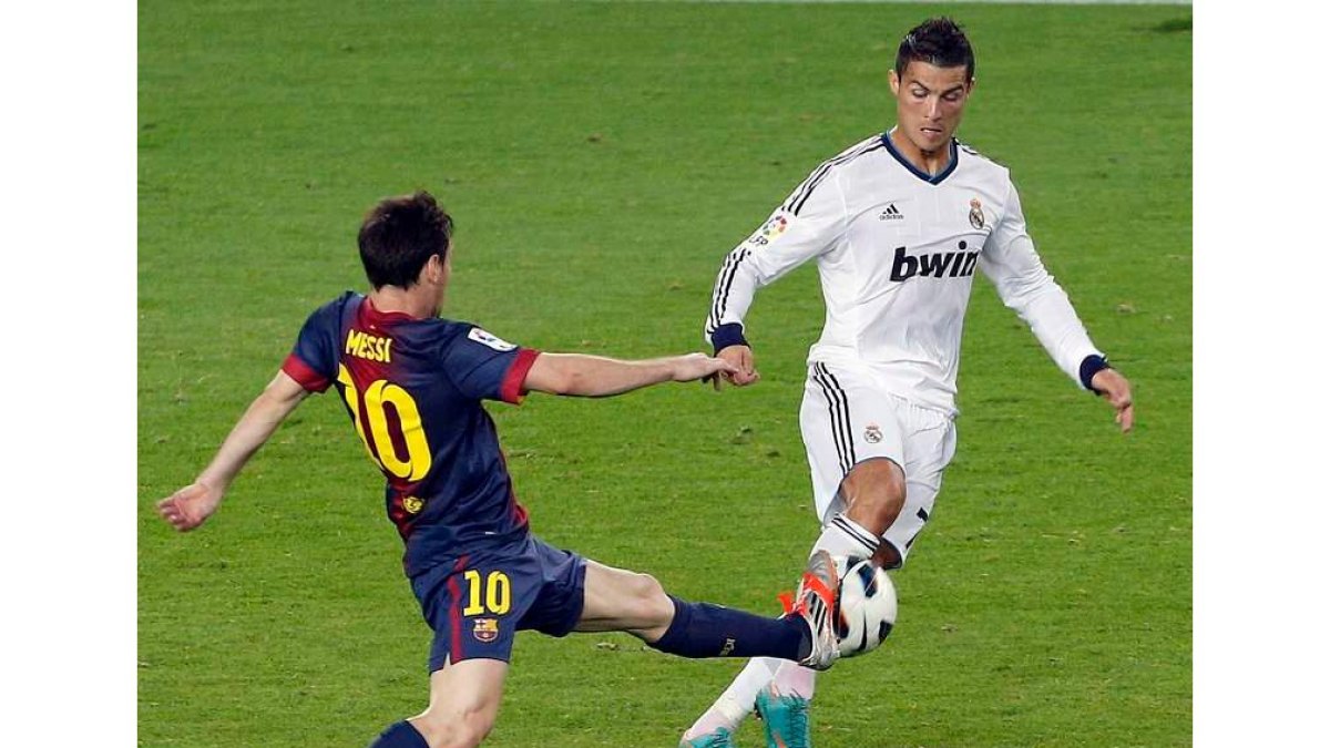 Messi y Cristiano mantuvieron un duelo titánico que terminó en tablas con dos tantos cada uno, los mismos que reflejó el clásico entre Barça y Real Madrid.