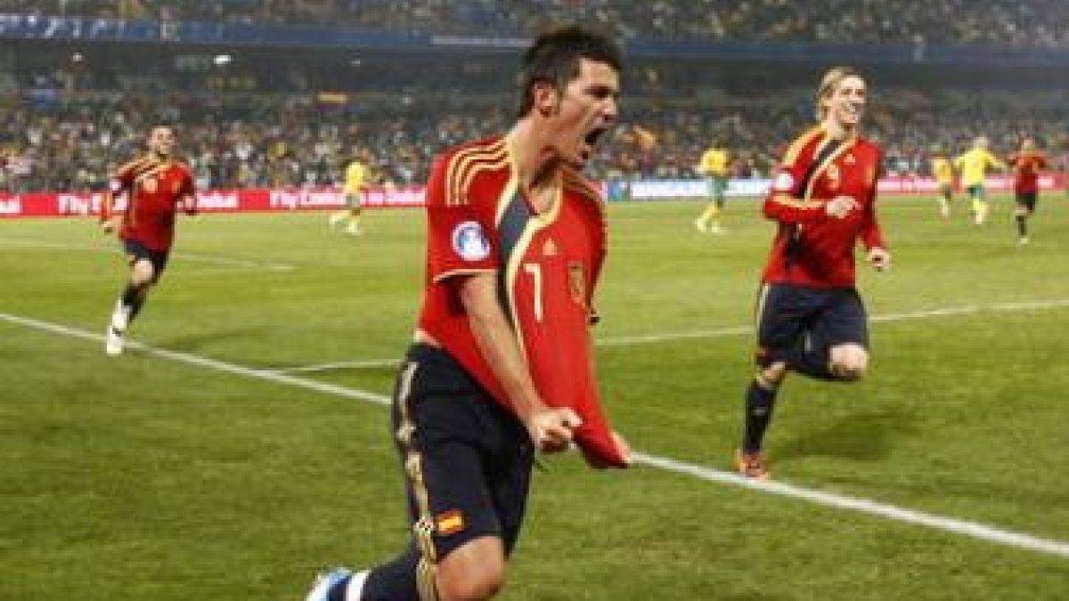 Villa celebra el primer gol después de fallar un penalti ante Sudáfrica.