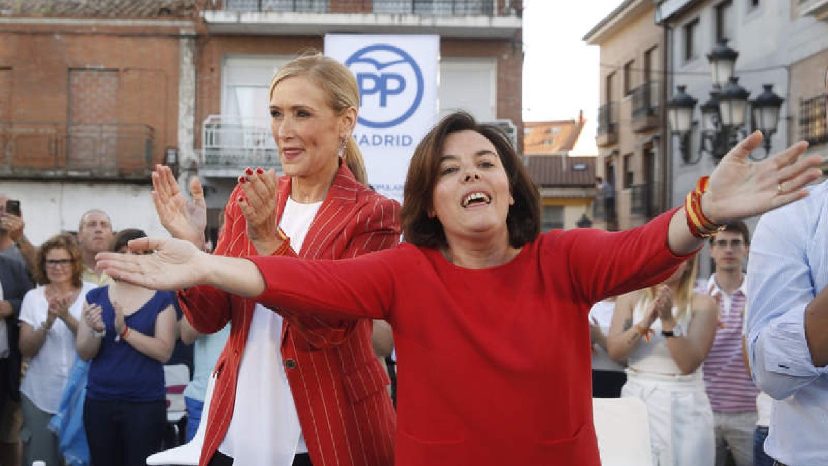 Sáenz de Santamaría ayer en Fuenlabrada. KIKO HUESCA