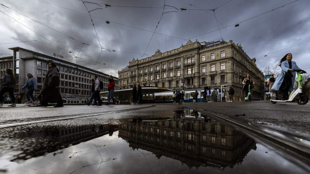 La sede de los bancos suizos Credit Suisse y UBS en Paradeplatz, Zurich. MICHAEL BUHOLZER