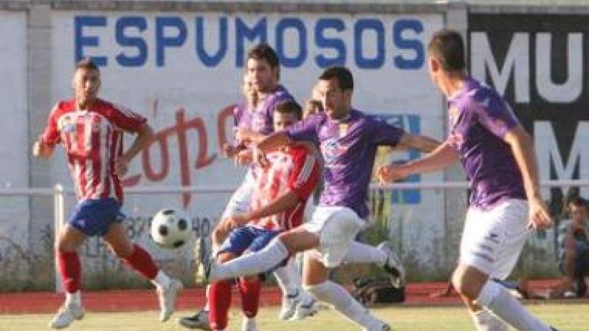 Los jugadores de ambos equipos dieron espectáculo en los primeros 45 minutos.