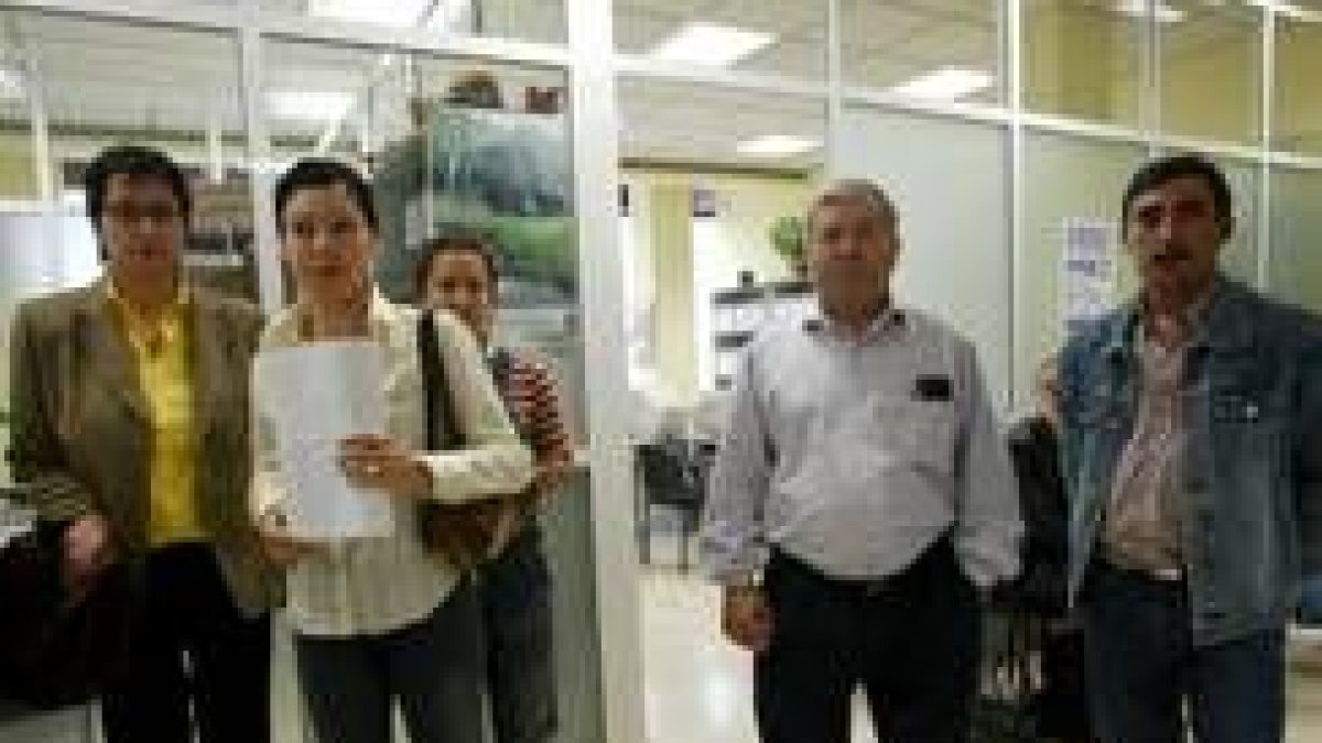 Beatriz Anievas y varios críticos cuando impugnó la constitución del nuevo organigrama del Consejo