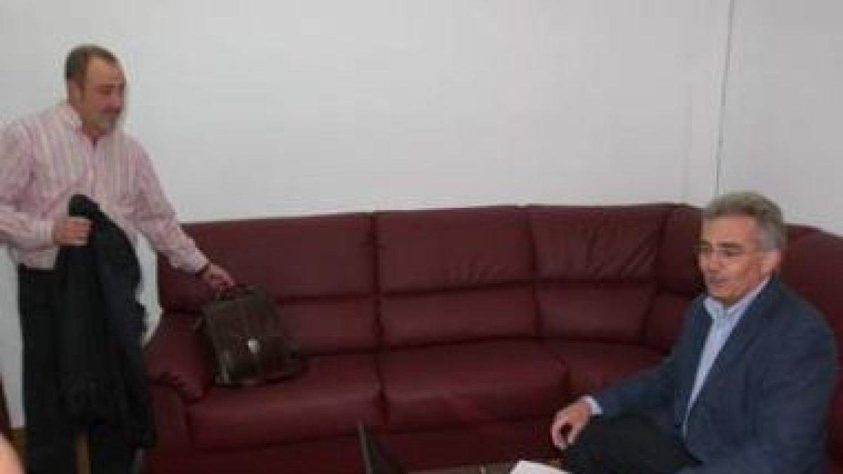 Aníbal Merayo observaba ayer a Santiago Rodríguez.