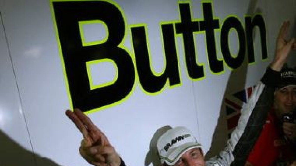 Button celebra su título de campeón mundial.
