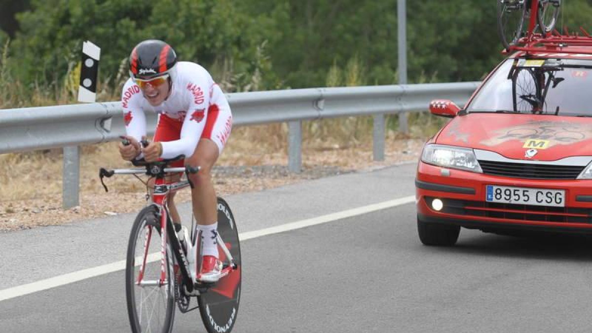 La crono sub-23 decidió los primeros podios. En la foto uno de los tres ciclistas madrileños.