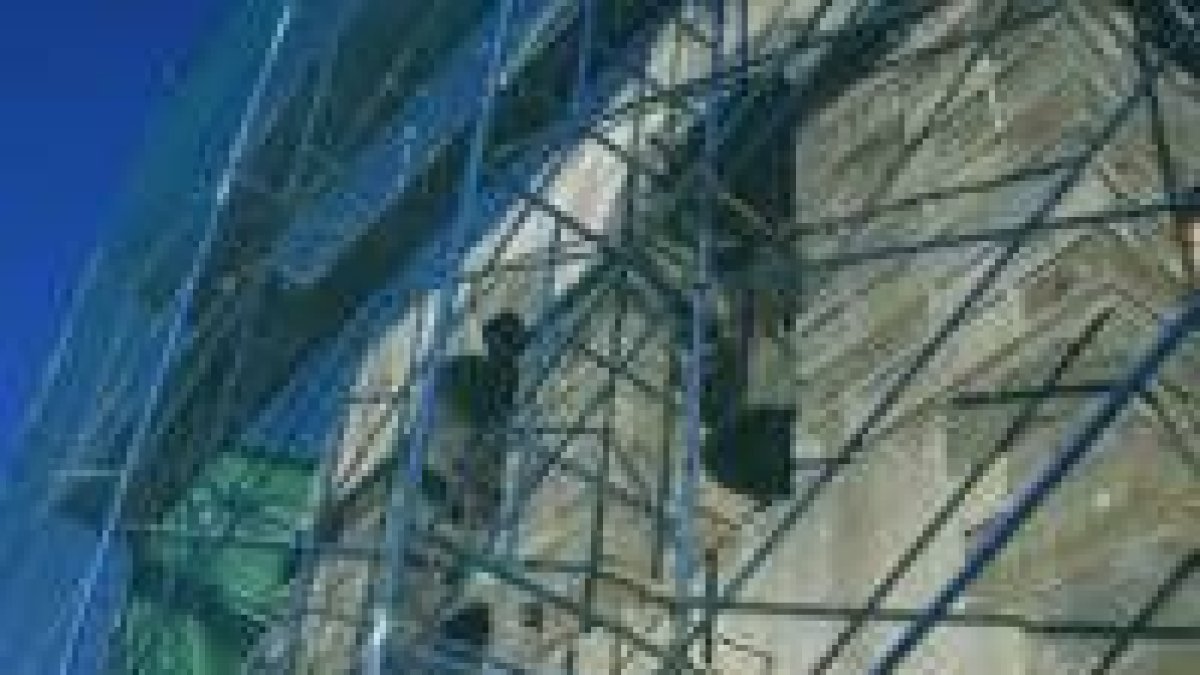 En la reconstrucción del campanario se empleará piedra procedente de la iglesia de Santibáñez