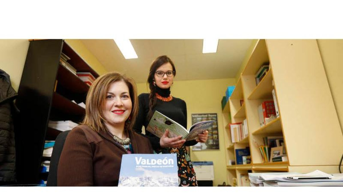 Anabelén Casares y Marta Aparicio son dos de las integrantes del equipo de innovación docente. JESÚS F. SALVADORES