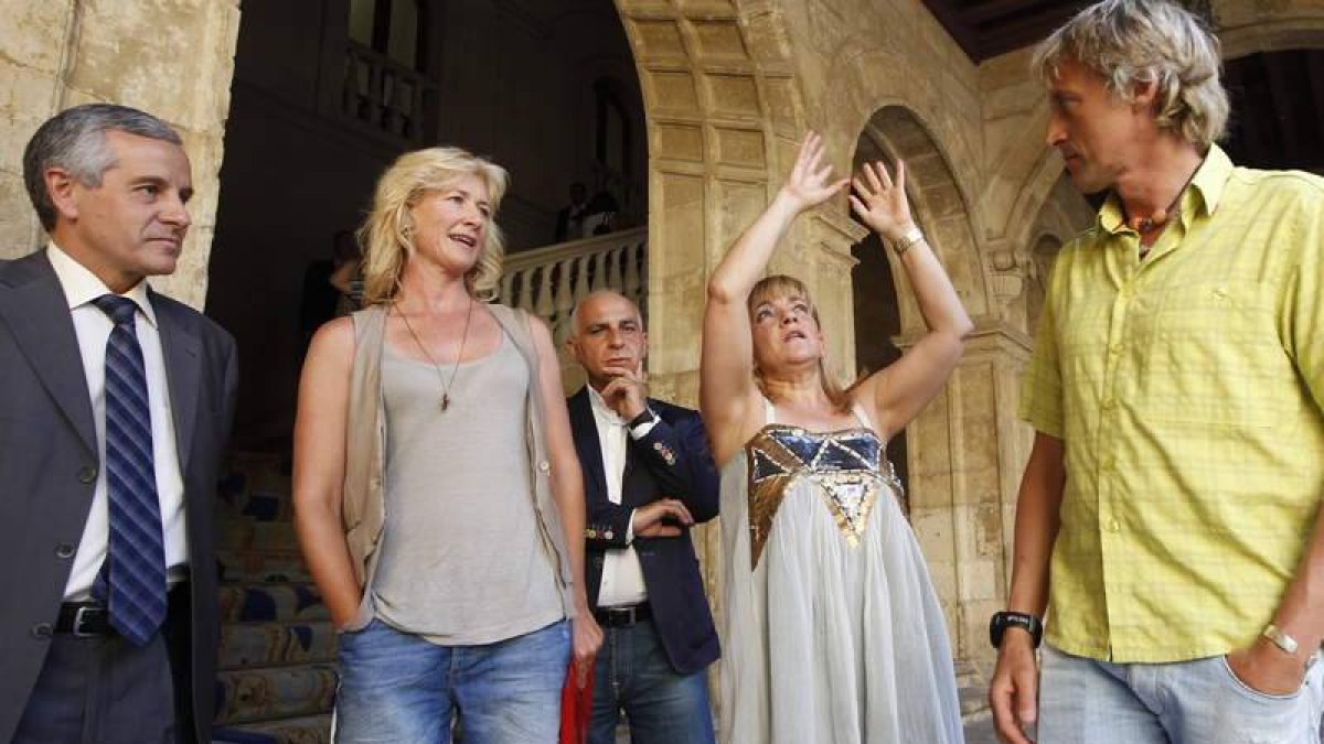 Emilio Gutiérrez, Ana Duato, el diputado de Turismo, Miguel Ángel del Egido, Isabel Carrasco y Jesús Calleja.
