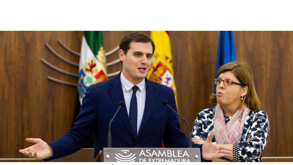 Albert Rivera, ayer durante su comparecencia en Mérida, en la que le interrogaron sobre la crisis de Ciudadanos en León.