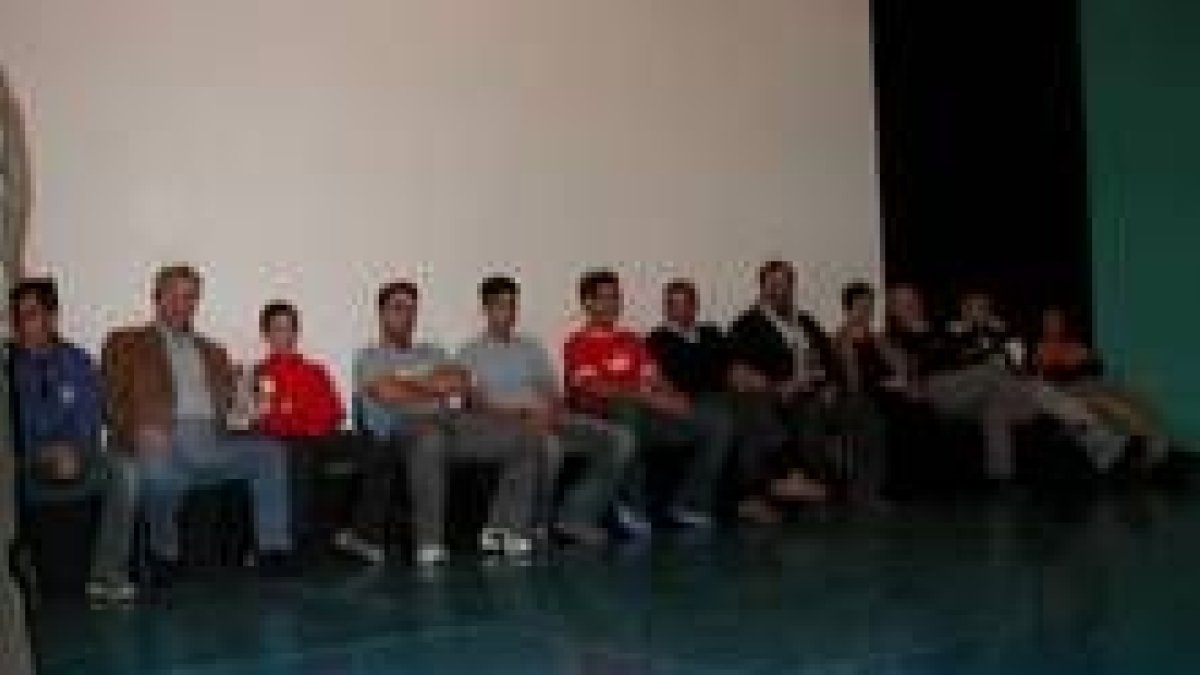 Los galardonados esperan su turno para recoger el premio