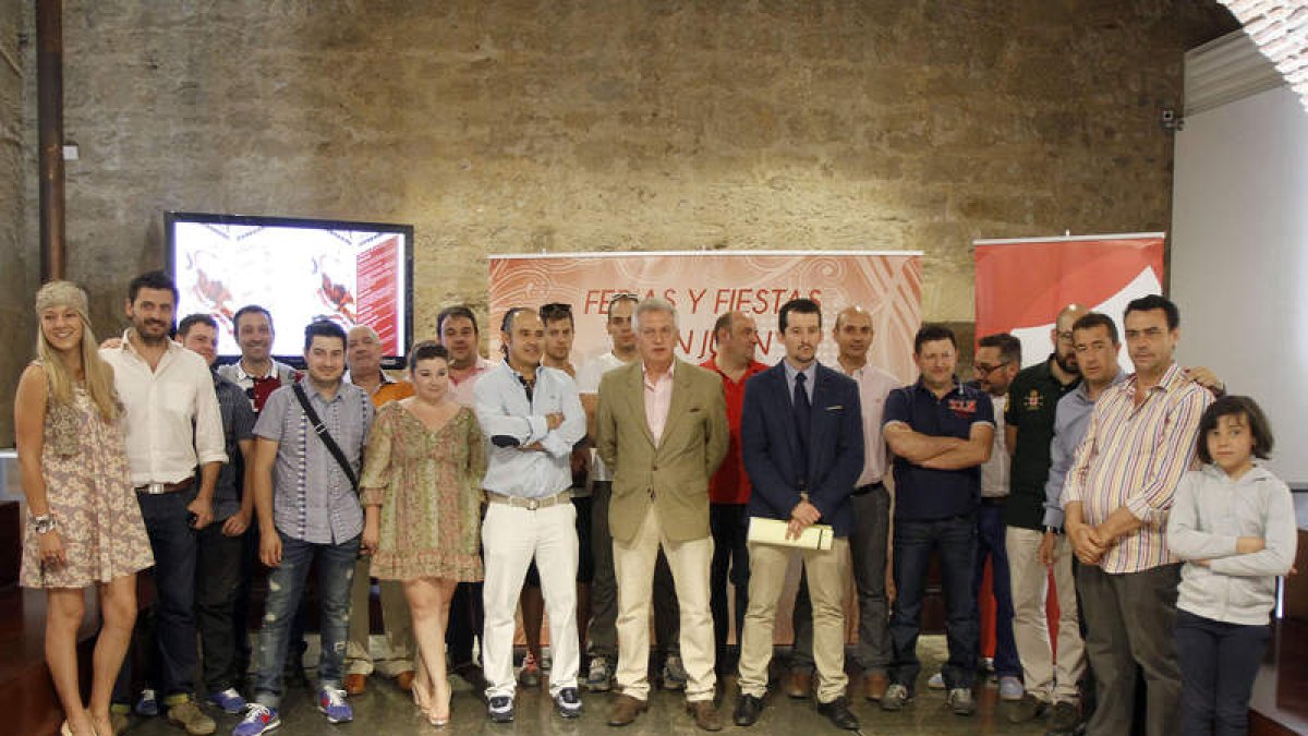 Foto de familia de los promotores de la gastroferia Deleitarte.
