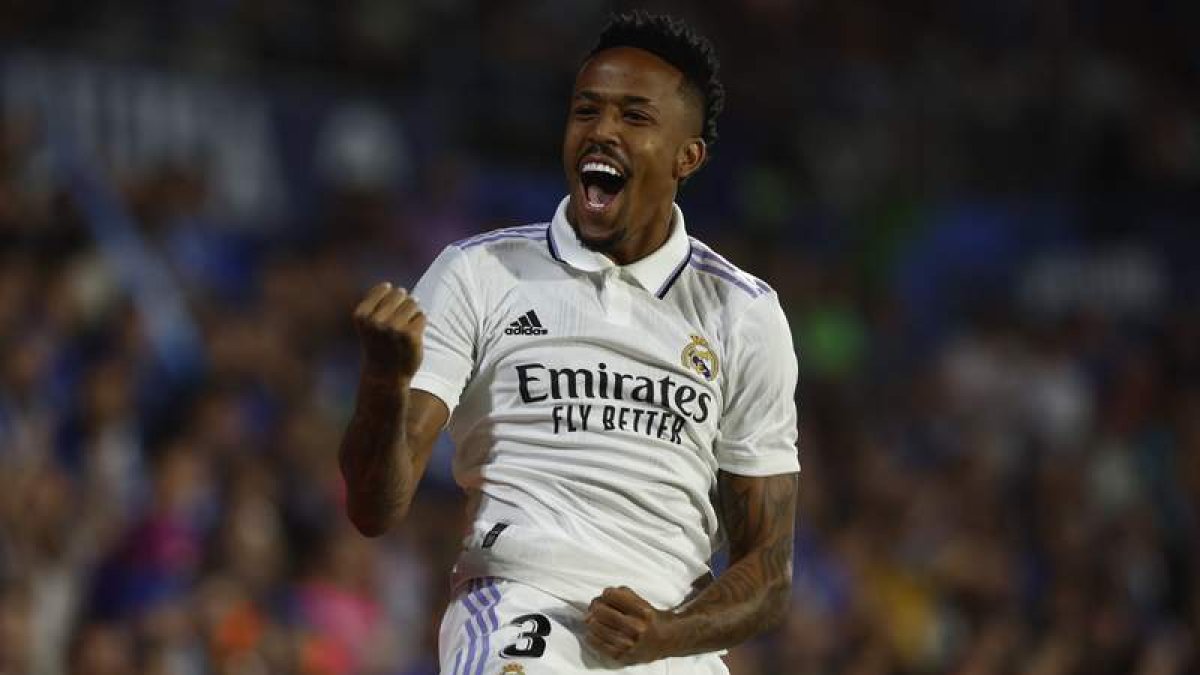 Eder Militao celebra el gol conseguido que dio la victoria al Real Madrid ante el Getafe. RODRIGO JIMÉNEZ