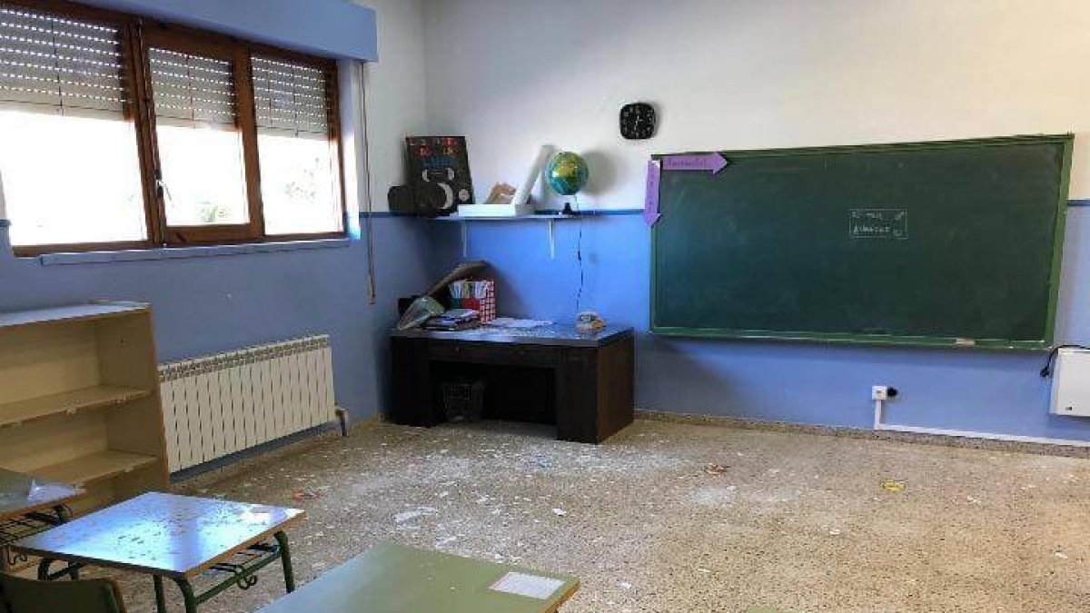 Un aula del colegio de Puente Castro. DL