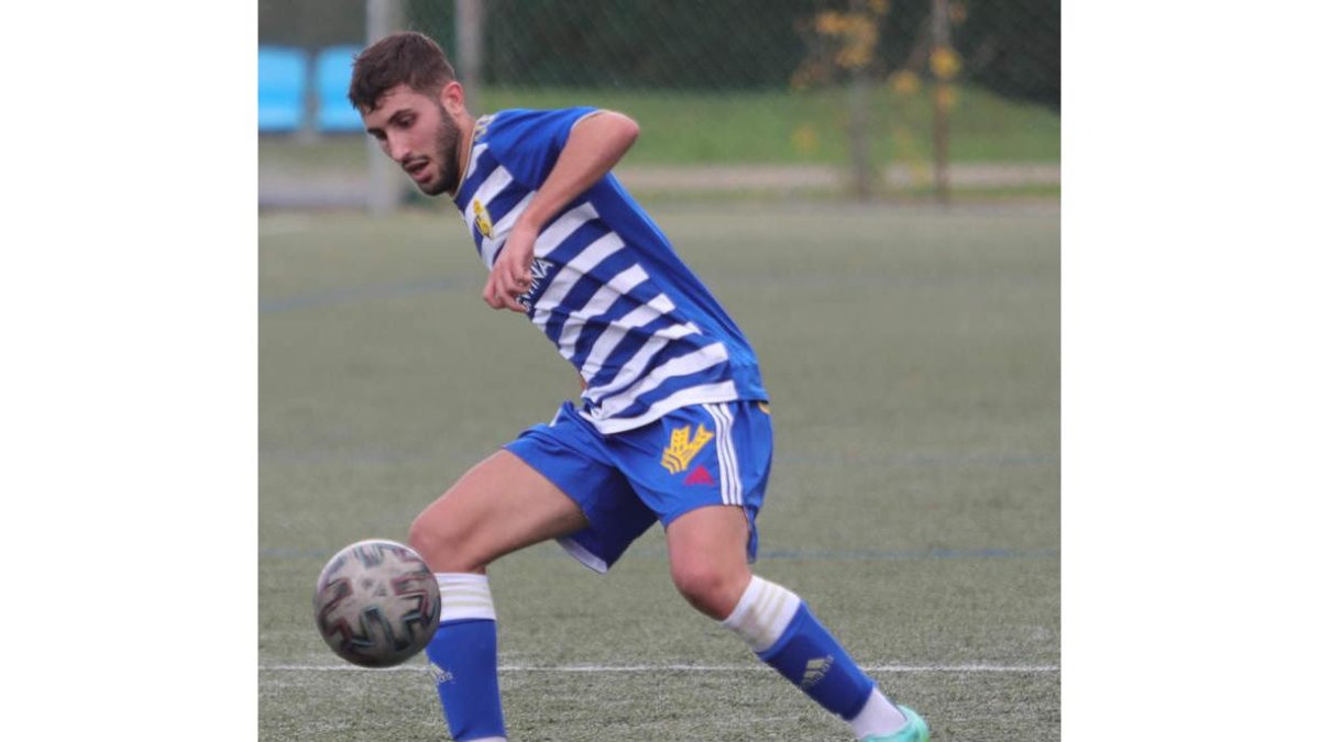 El equipo berciano logró una victoria clave para el ascenso. L. DE LA MATA