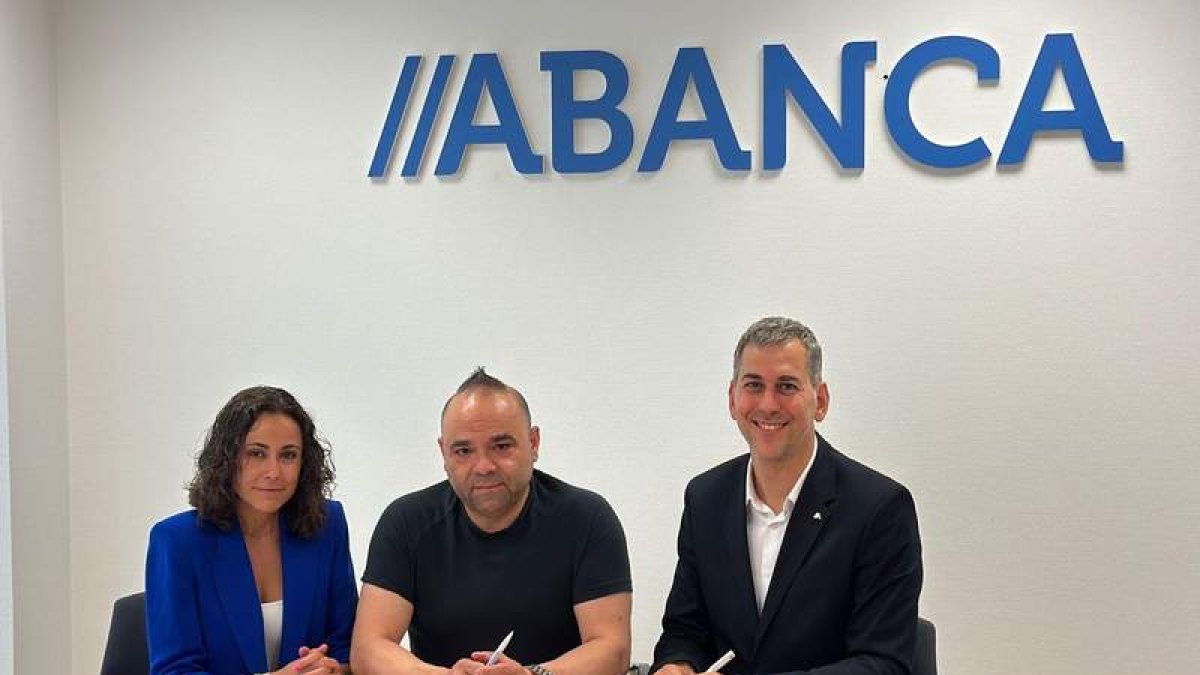 Momento de la firma de colaboración entre Abanca y Templarium. DL