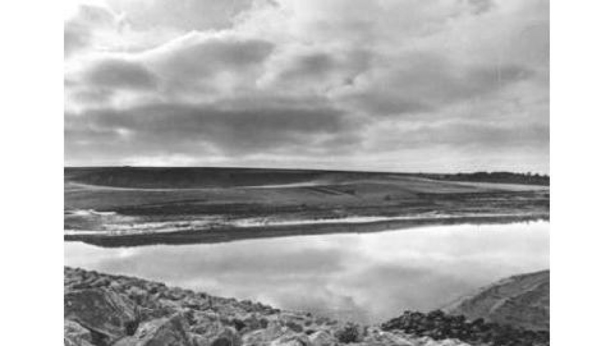 El embalse se construyó para destinar el agua al regadío