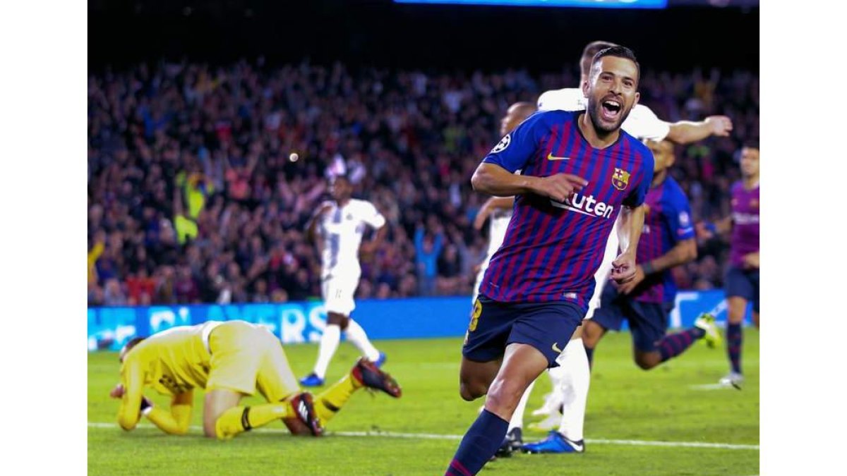 Jordi Alba cerró con el 2-0 el partido del Barcelona, sin Messi, ante el Inter. ENRIC FONTCUBERTA
